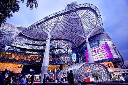 黑人幾乎哪個國家都會去,爲啥唯獨很少去新加坡?黑人表示很無奈!