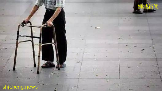 新加坡囤积癖老人于屋中去世!邻居闻臭报警,其子女还未找到