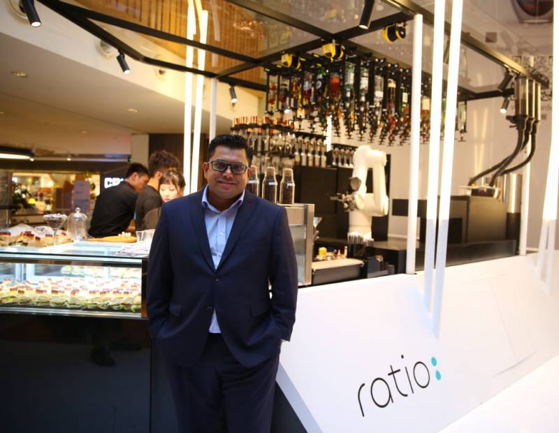 用机器人调酒、泡咖啡,靠谱么