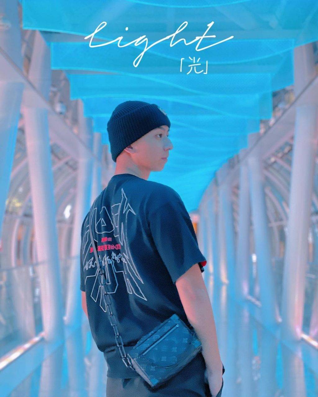 你知道这里吗🤫 乌节路上的行人天桥!白天朝气蓬勃、夜晚幽静神秘💫 一个空间带出两种氛围