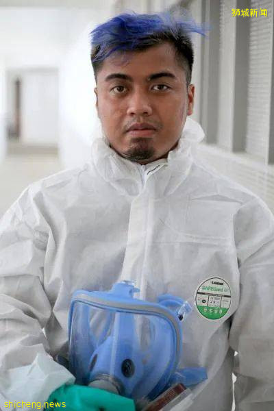 忍惡臭、處理腐爛物清理血水,他們爲往生者最後一次“搬家”