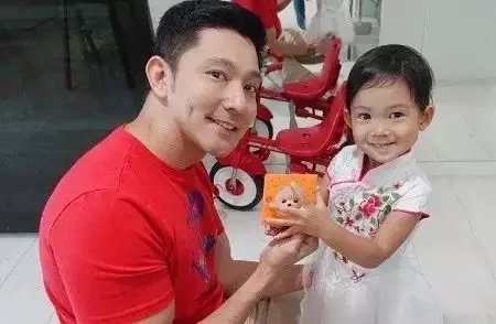 这个新加坡明星因女儿被攻击“太丑”,愤而宣布退网