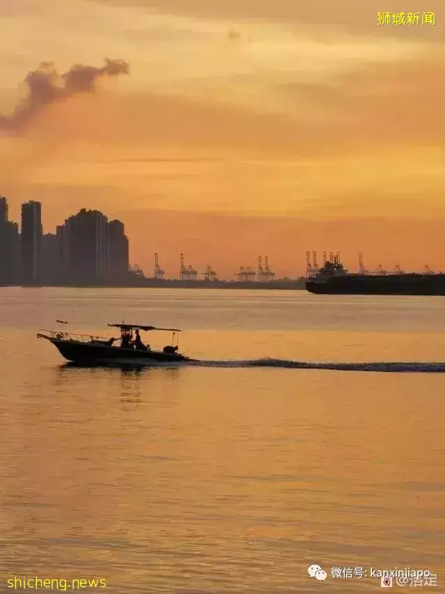 在新加坡看落霞云归，远眺柔佛海峡灯塔复明