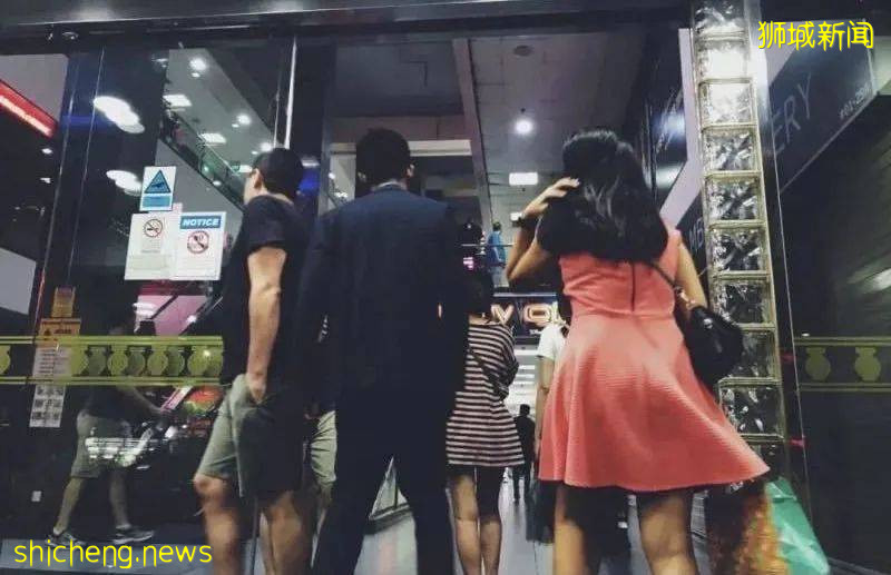 新加坡警察突袭7间按摩店,店内装潢曝光!两妇女因卖淫被捕