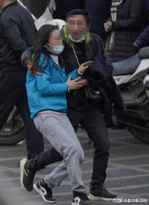 警察下跪震驚全網,實拍昆明人質劫持案有多驚心動魄!新加坡的警察也曾這樣做