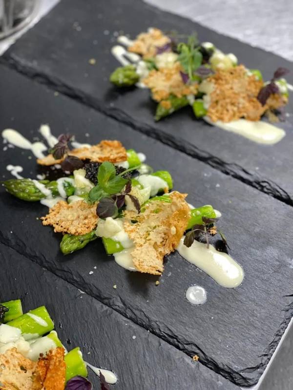 美食博主愛上了皇室禦廚的秘密花園