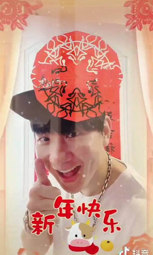 明星过年翻车:林俊杰在家K歌没人理,李佳琦、杨超越饭桌上被迫营业