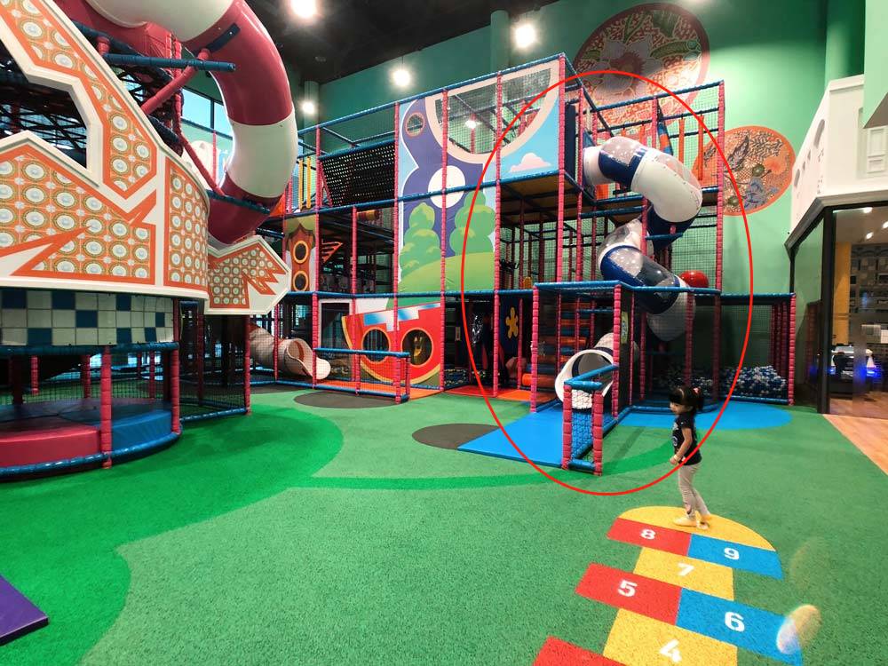 求助:2岁女儿眼睛在新加坡游乐场受重伤!1万多新治疗费!工作人员拒不负责!怎么办