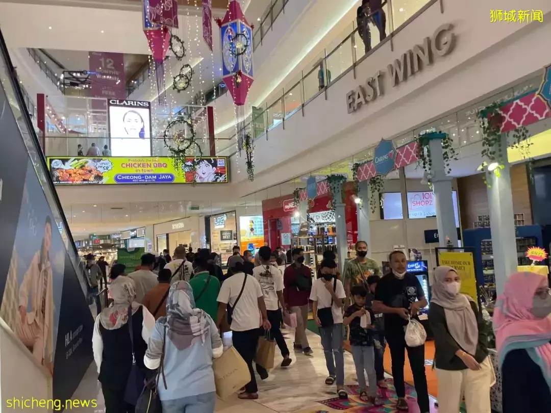 新加坡回到疫情前: KTV、商場、景點爆滿！周末28萬人湧去新山