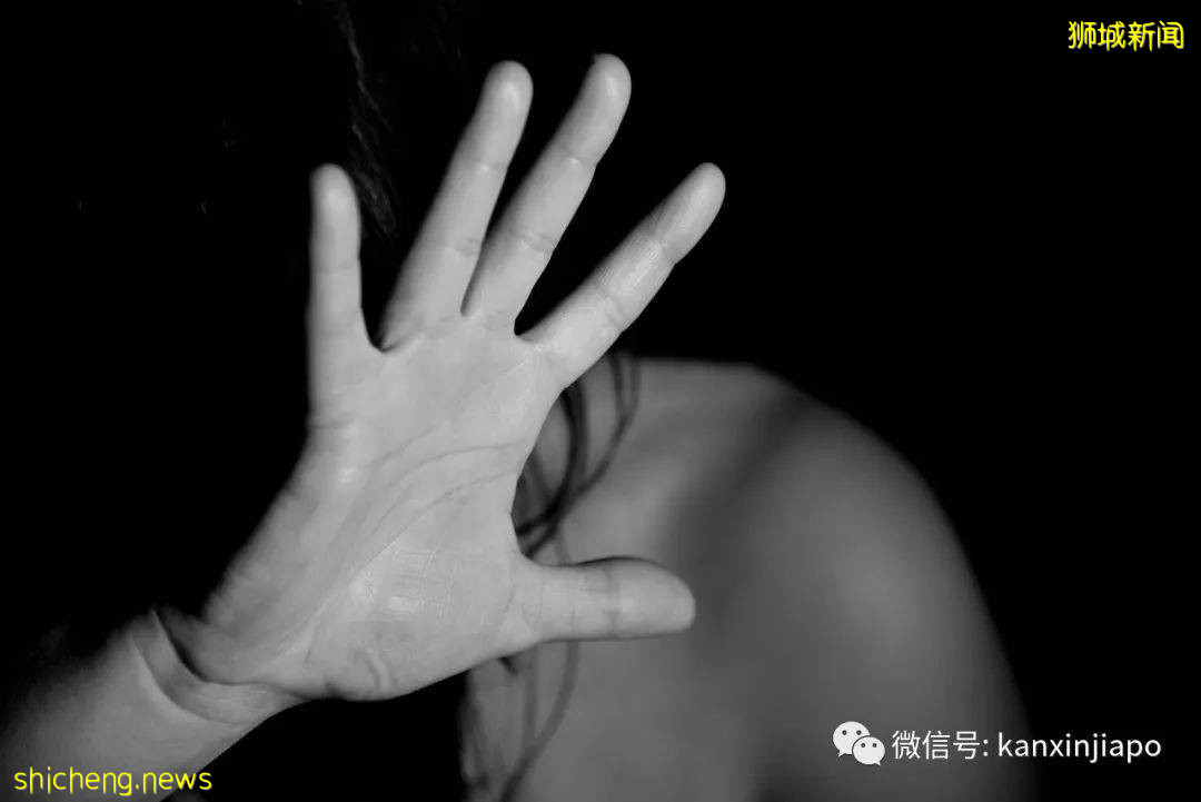 埋伏组屋楼下猛捅妻子18刀致死,男子返家后跳楼自杀