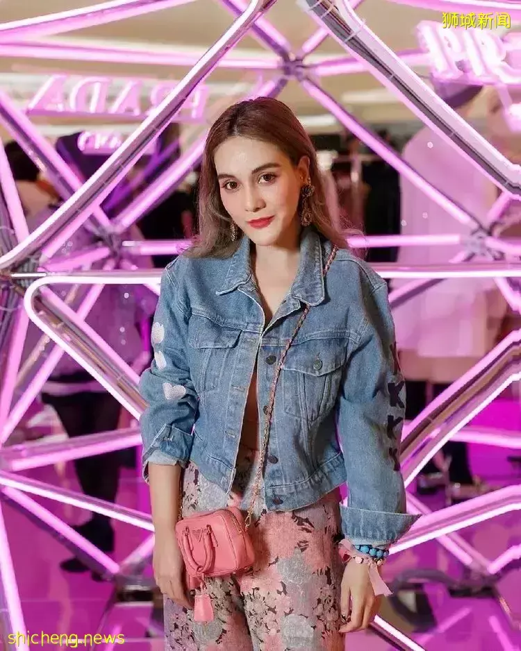 Prada Glow快閃店抵達獅城🇸🇬全場夢幻紫，散發賽博朋克未來感💜打卡限期至12月31日