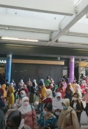 ◤獅城疫情◢各地湧現人潮群聚 新加坡開齋節 好熱鬧