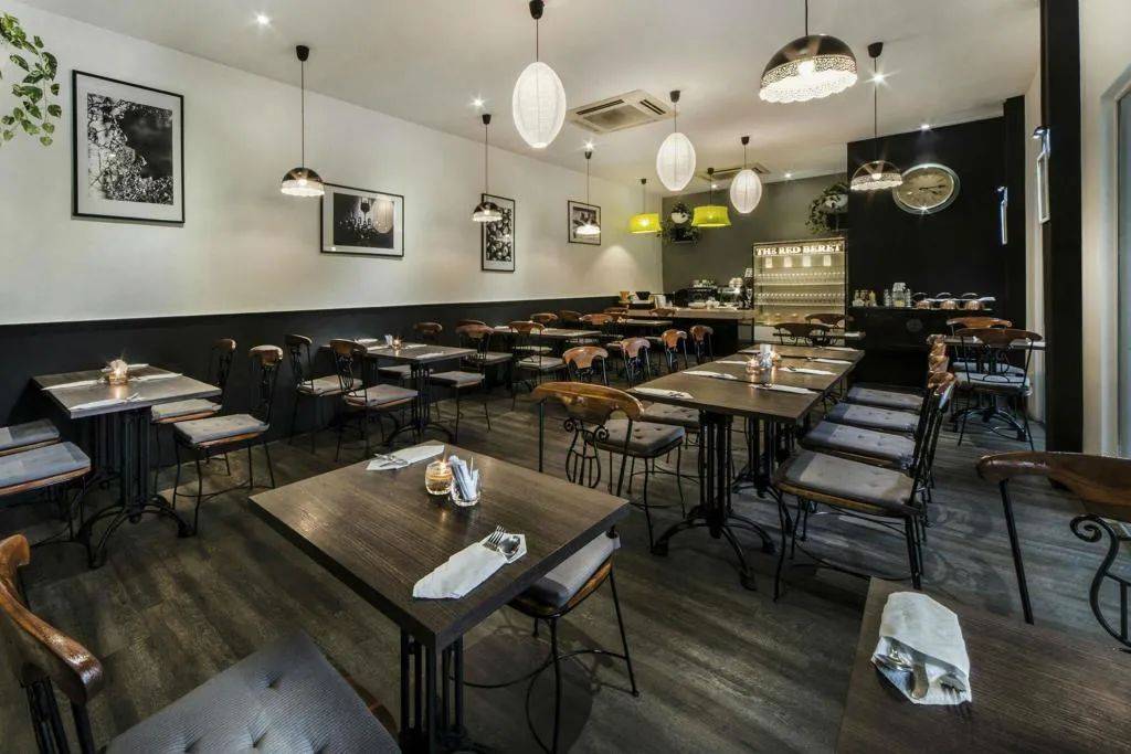 最新报告！今年，新加坡至少15万人离开，1万多家店倒闭