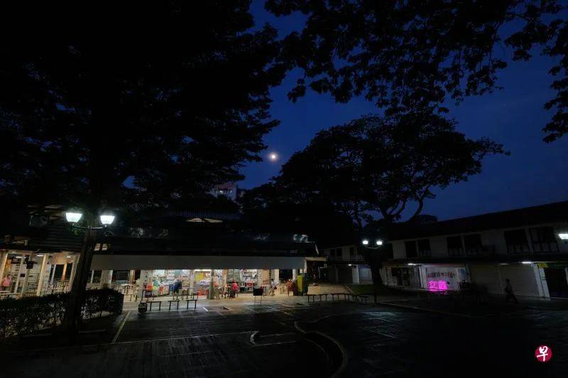 “這裏做的都是熟客，熟到掉下來啦”——逼近搬遷死線的新加坡‘老人區’長啥樣