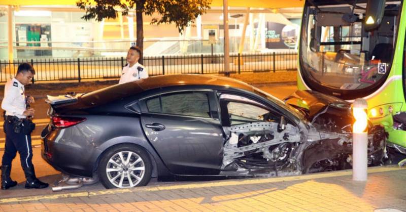 轿车逆向行驶 连撞德士巴士2人伤