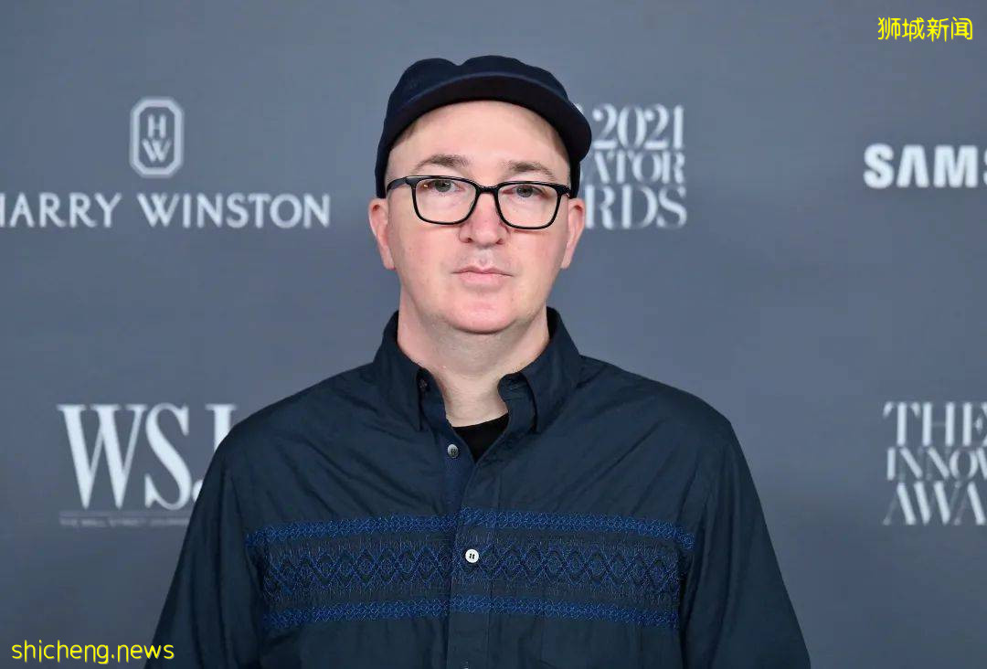 終于等到你！“KAWS:HOLIDAY” 世界巡回展來到新加坡！42米雕塑作品空降濱海灣