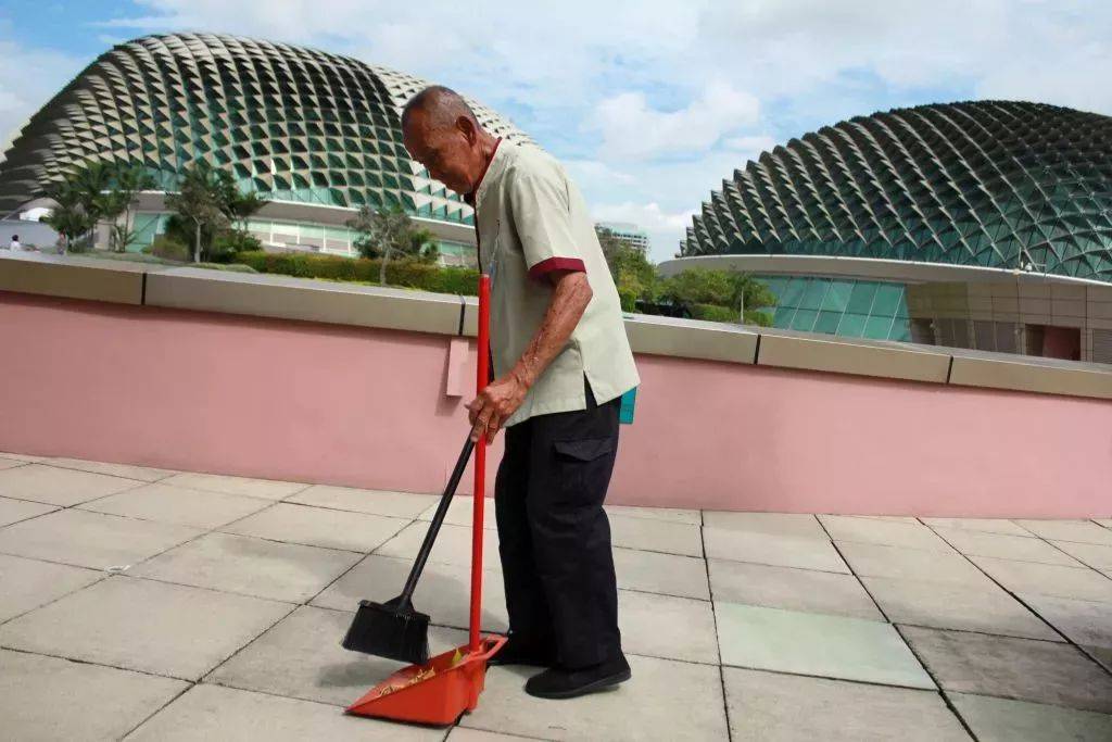 “移民新加坡後，難道我以後還要回中國養老嗎！？”