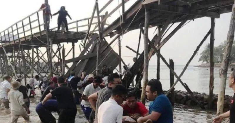 峇淡岛一木桥坍塌！26名狮城男女坠落受 伤