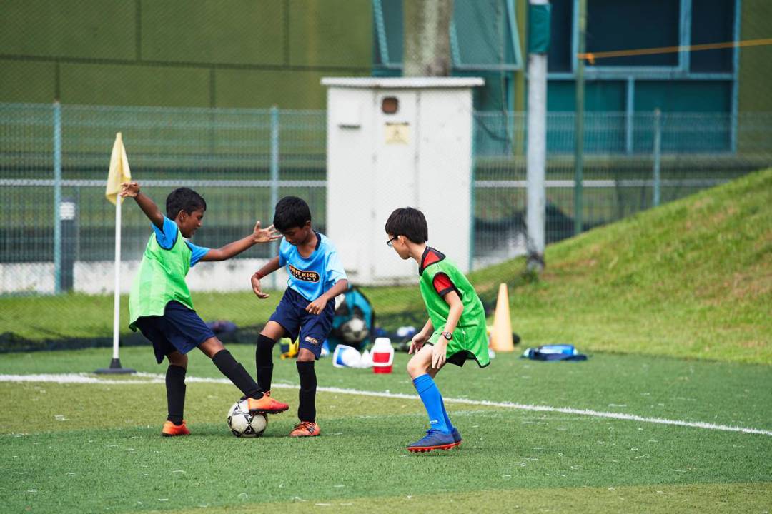 4岁就可以开始学足球~新加坡18家足球俱乐部，有离你最近的吗