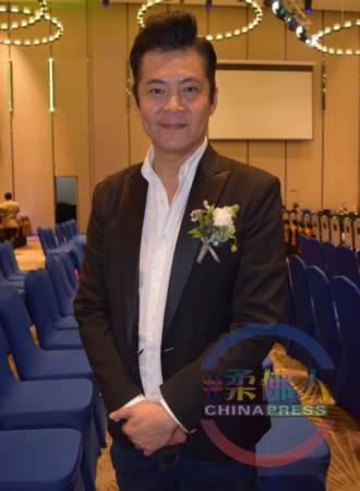 童缤毓获曹国辉义气相挺 柔州觅拍摄景点