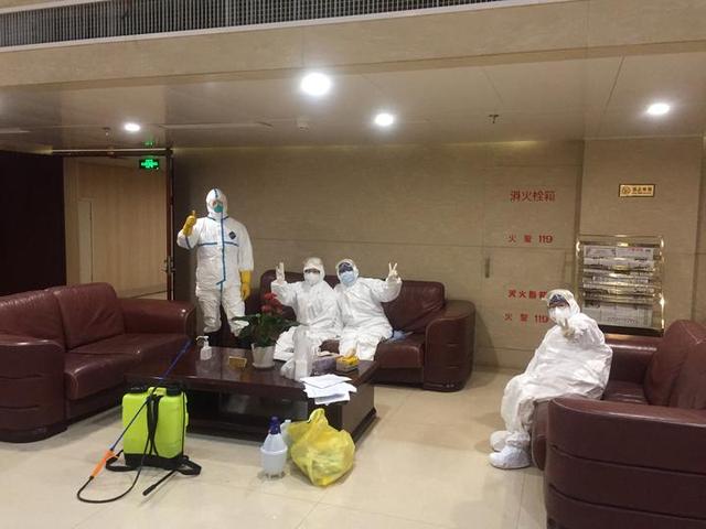 亲历战疫 | 大年初一,我和新加坡飞回的非武汉籍乘客在一起