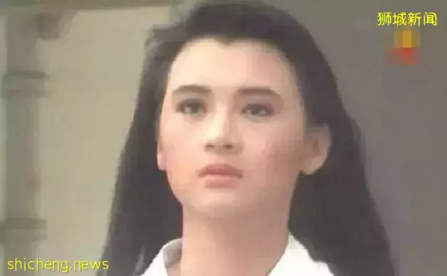 她是新加坡阿姐，出道29年屹立不倒，今50岁身材走样却被宠公主