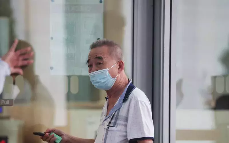 醉汉打巴士车长入狱三周