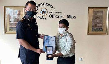 见倒路边到处求助 · 小学生成功救老翁获表扬