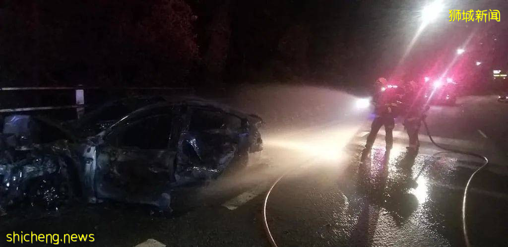 視頻曝光!新加坡多車連撞致1死6傷!羅厘側翻、小車起火濃煙滾滾