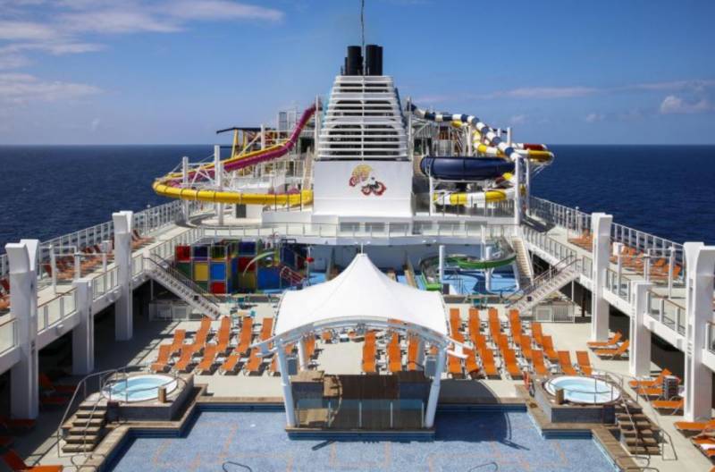 今年國慶,中國幾乎沒人出國!新加坡急了,突然宣布進一步開放邊境