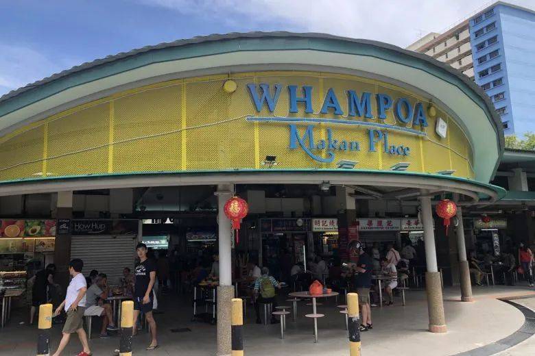 新加坡小販中心再現殘忍案件!年輕男子渾身是血,倒在地上