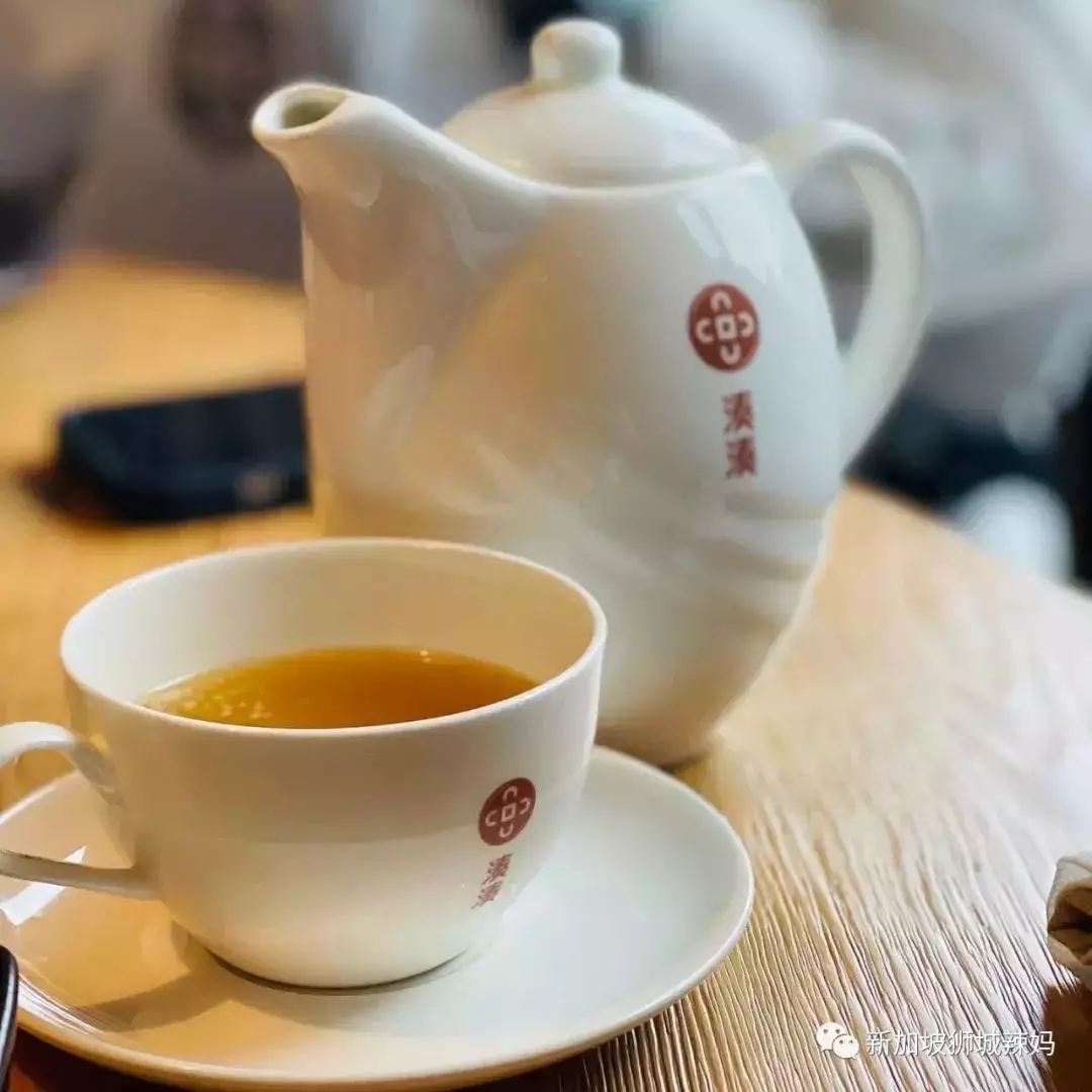 排队5小时!网红凑凑火锅来新加坡了!锅底无限续、奶茶免费喝!菜品大曝光