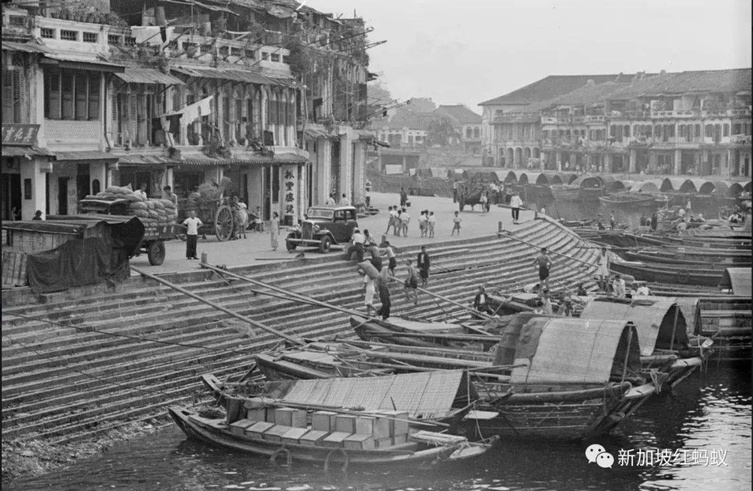 二战初期新加坡街上各行各业都有，还能轻易买到鸦片