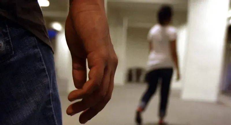 男子在新加坡跟蹤女遊客並闖進酒店房間！說好的最安全國家呢