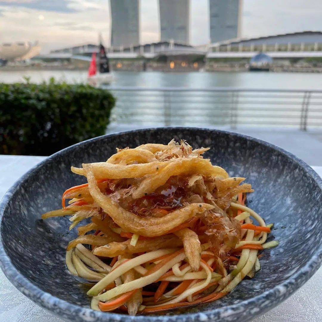 富丽敦1号拥有无敌风景视野的京华餐厅，任点任吃点心自助餐太超值