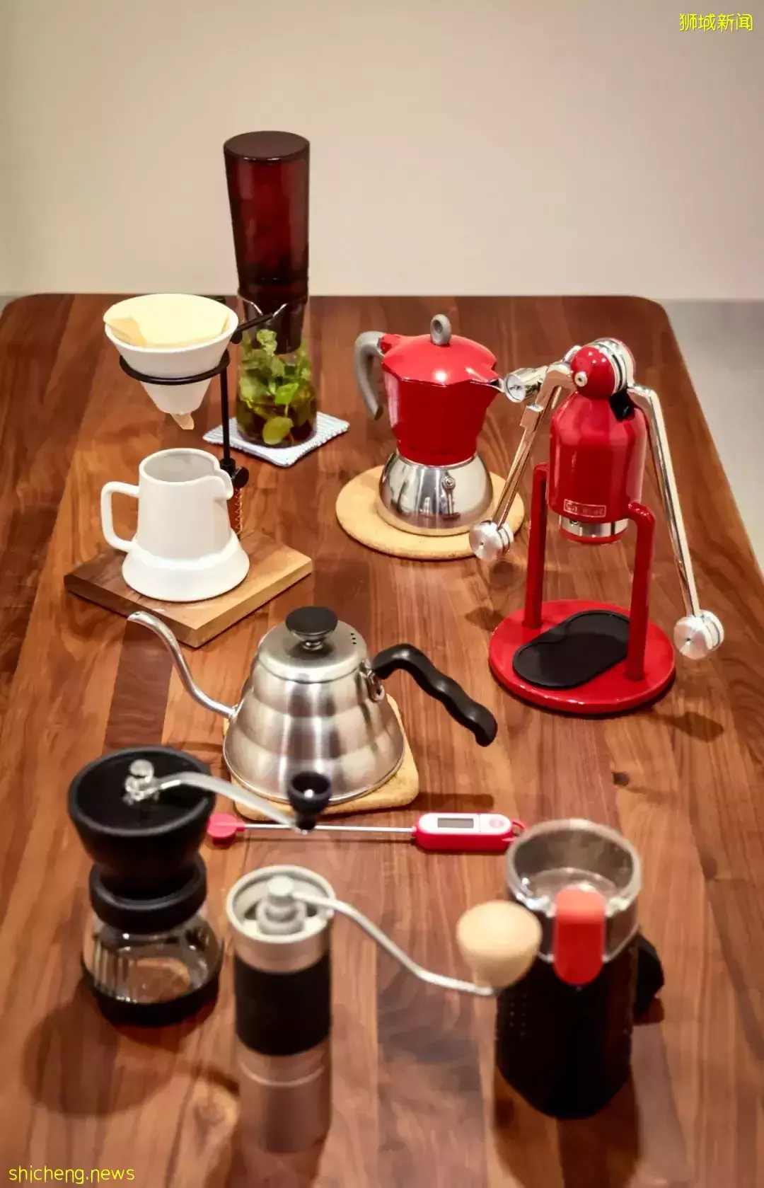 收集器具,研究冲泡,新加坡咖啡达人在一杯饮品中挑战自己,与人连接