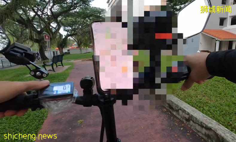 因爲疫情，他從新加坡知名銀行辭職，送起了外賣，日入200新幣