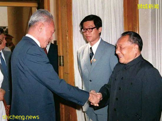 新加坡，左右爲難!