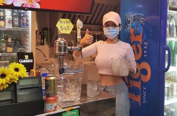 真空上陣可加分 啤酒攤征女助手惹爭議