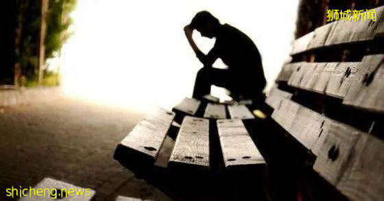 新加坡立化中學命案：16歲嫌犯穿紅衣上法庭，2年前自殺未遂，更多細節流出