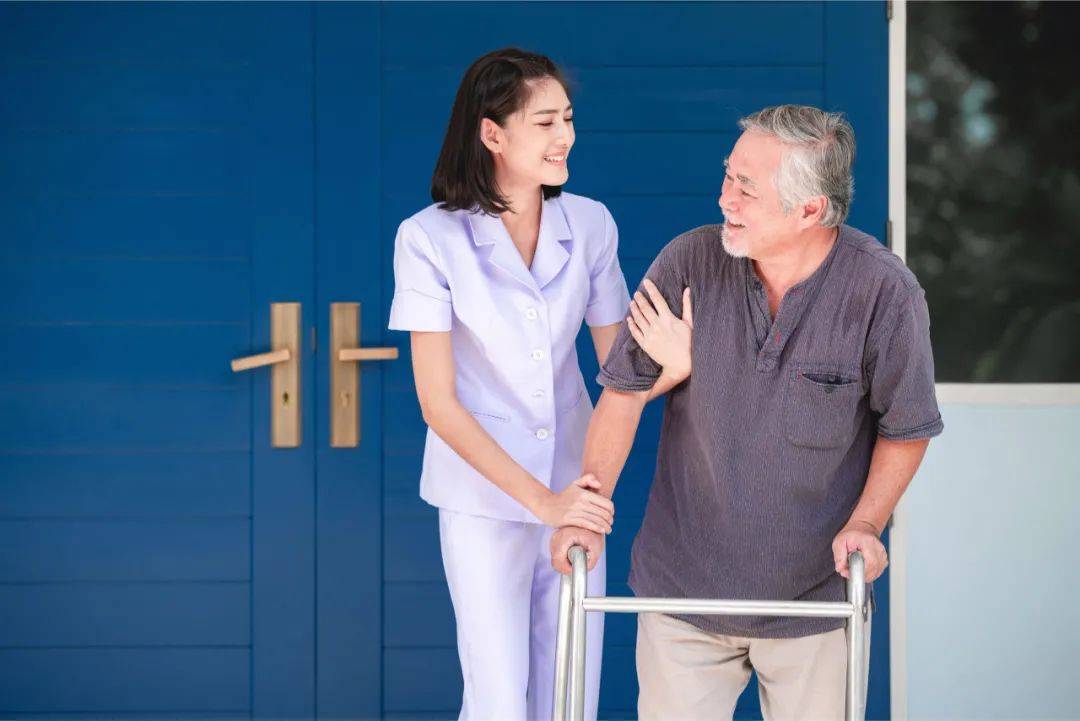 突然坠楼！在新加坡请女佣，千万要注意这五件事