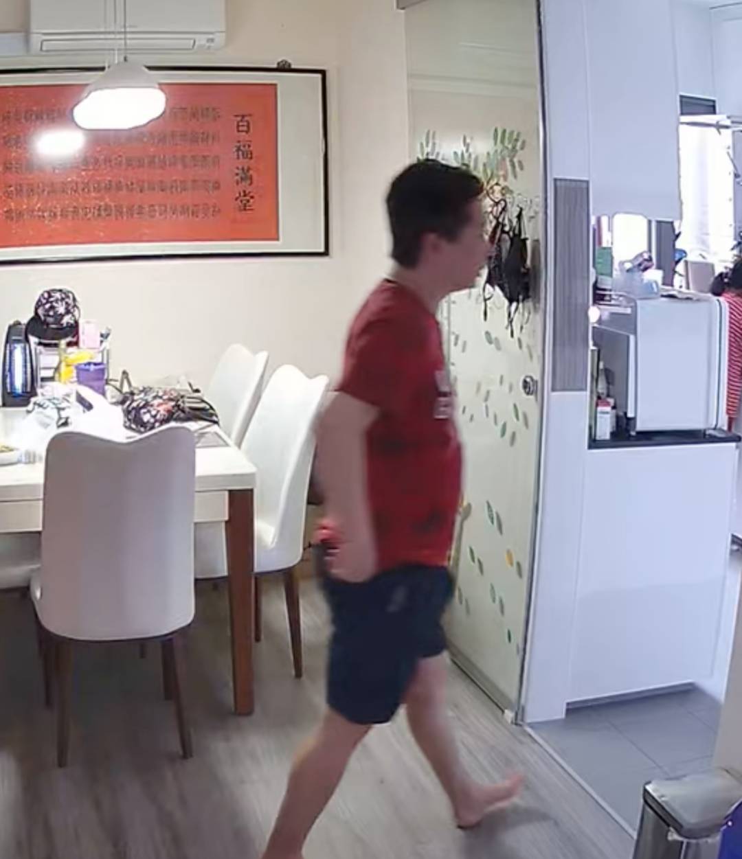 家里的玻璃门突然自爆!天气太热,新加坡用这个东西要小心