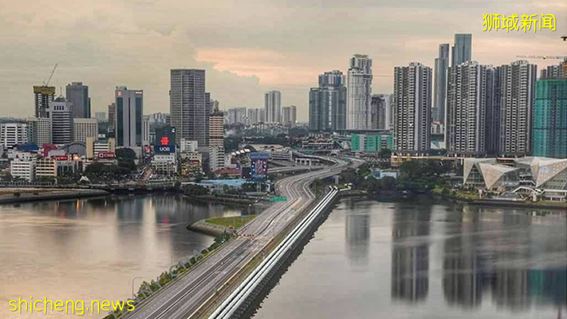新馬落實“互惠綠色通道”首日 兩國300余名民衆徒步通關