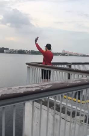 “看得到我吗？”男子海峡与家人眺望   听对岸孩子叫“爸爸！”