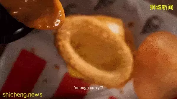 新加坡KFC新品限时上架!Zinger汉堡再升级,搭配咖喱汁+凹面薯饼,任你随意淋酱🍔