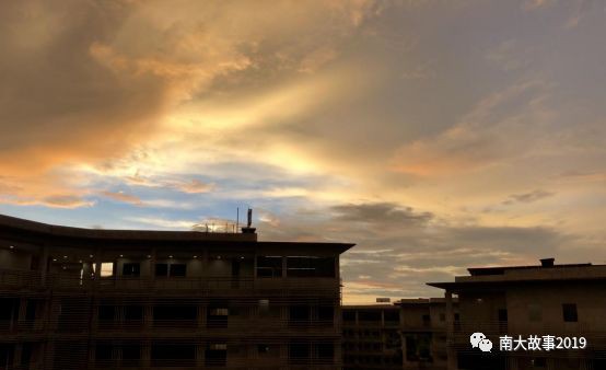 看了新加坡的云，才明白什么是天空之城！