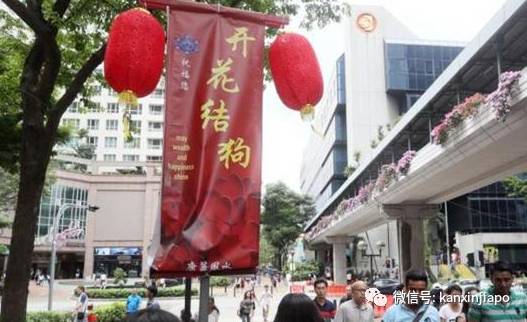 牛车水中秋灯饰标语雷人,作曲家吐槽:新加坡中文系被当作“摆设”吗