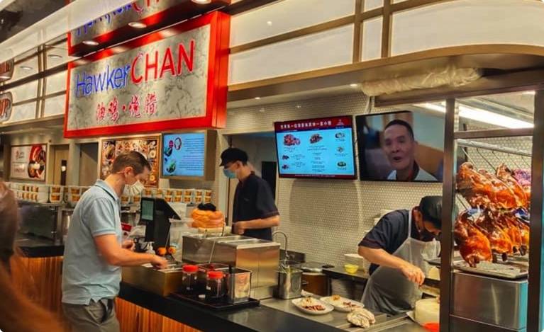 Plaza Singapura重新开张, 带入米其林街头美食摊贩