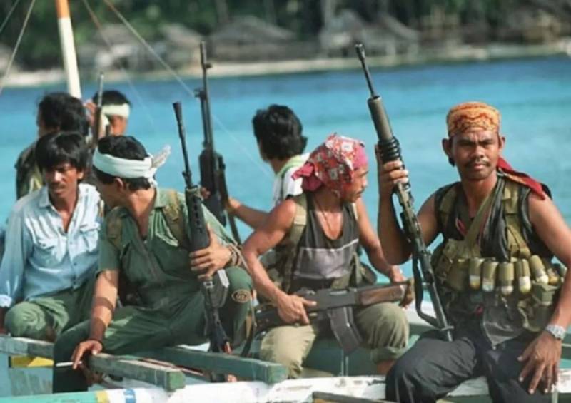 惊险!新加坡海峡有海盗,6小时3艘船被洗劫