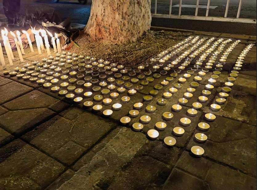 警察下跪震驚全網,實拍昆明人質劫持案有多驚心動魄!新加坡的警察也曾這樣做